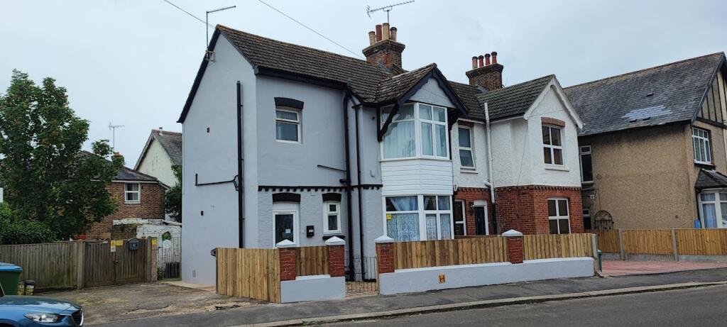 Main image of property: 56-56a Gordon Avenue, Bognor Regis, PO22 9LS