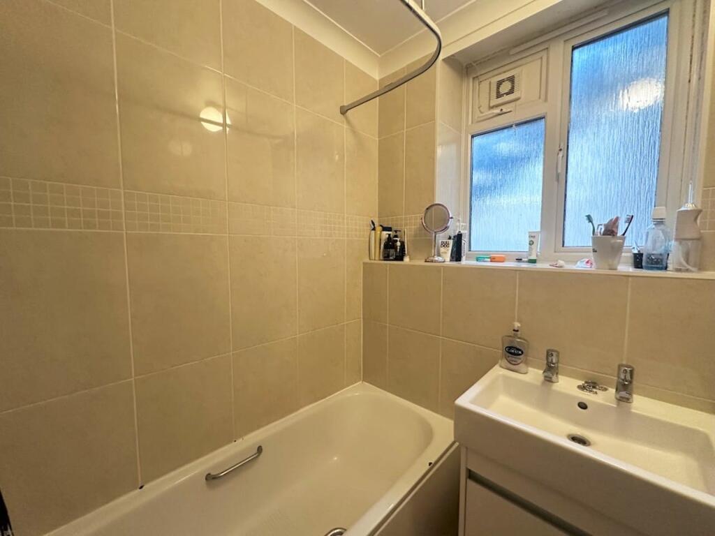 Additional property image - 26 Eaton Court, Eaton Gardens, Hove, BN3 3PL