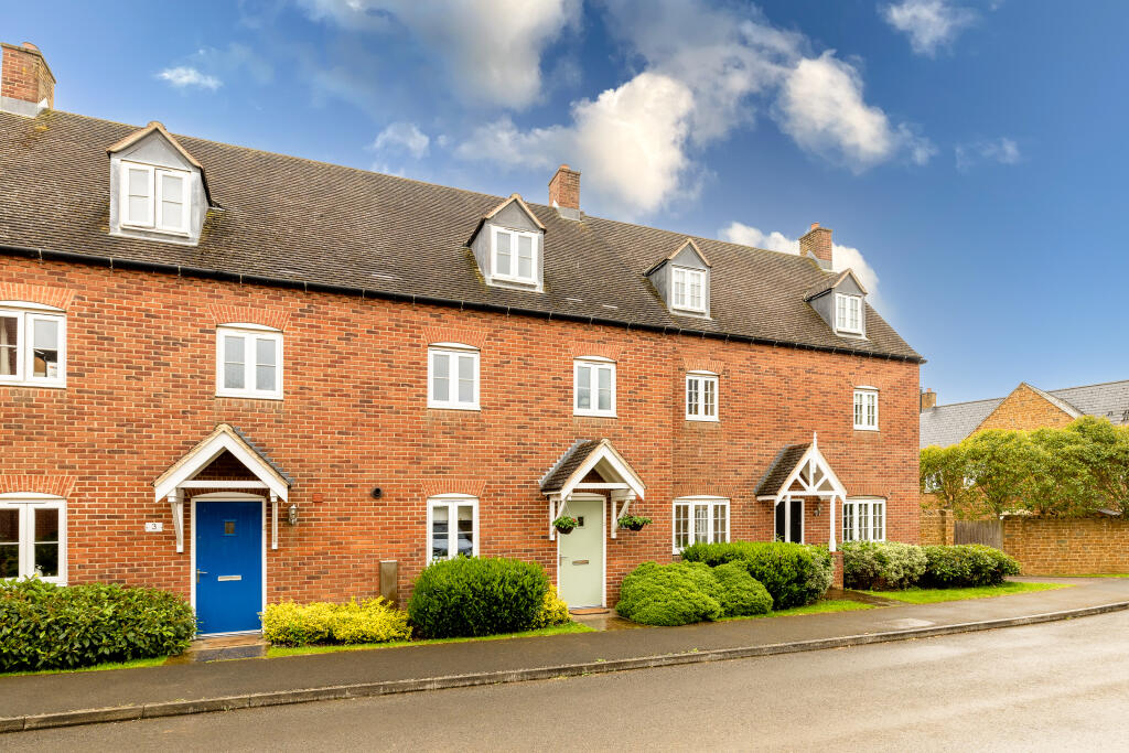 4 bedroom terraced house for sale in 5 Tanners Close Middleton Cheney Banbury OX17 2GD, OX17