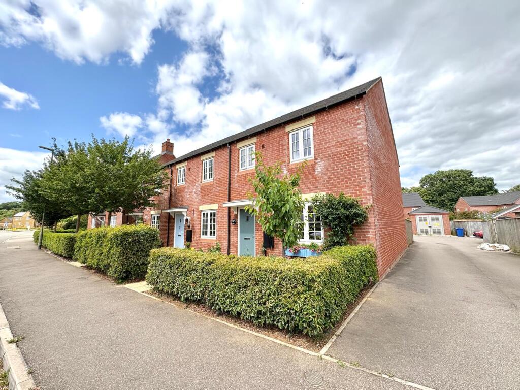Main image of property: 13 Parsons Piece Banbury OX16 9GQ