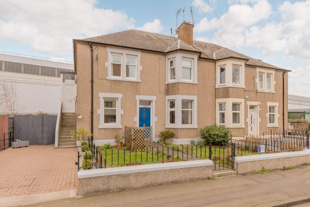Main image of property: 31 Granton Park Avenue, Edinburgh, EH5 1HS
