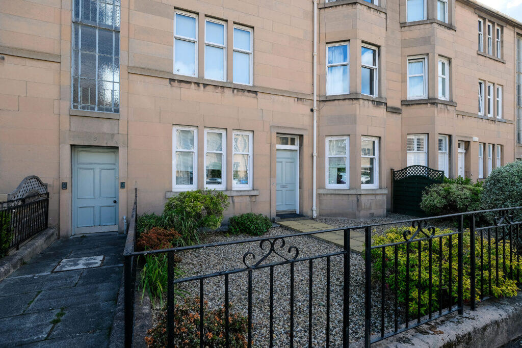Main image of property: 11 Learmonth Avenue, Edinburgh, EH4 1DG