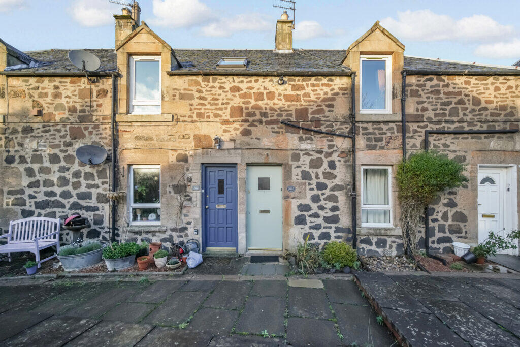 Main image of property: 32d Drum Brae South, Corstorphine, Edinburgh, EH12 8SU