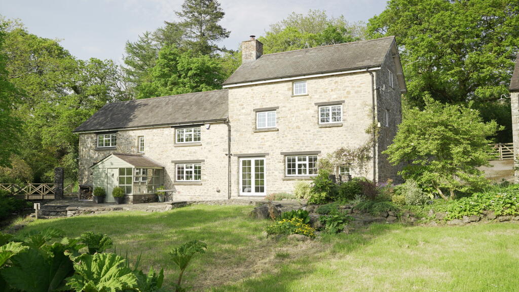 4 bedroom detached house for sale in Felindre, Mill Llanfynydd ...