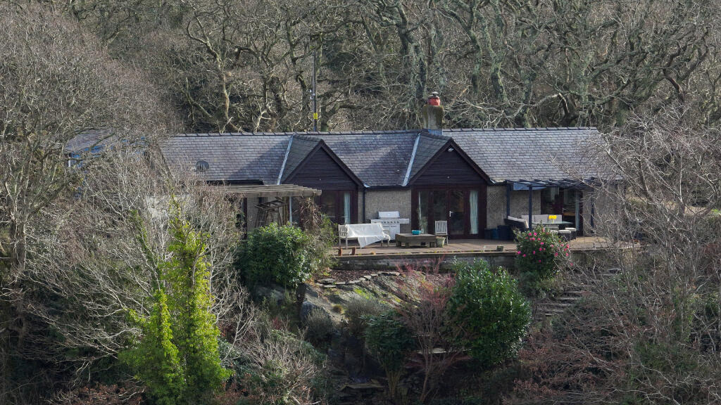 3 bedroom bungalow for sale in Ael_Y_Bryn Arthog, Gwynedd, LL39