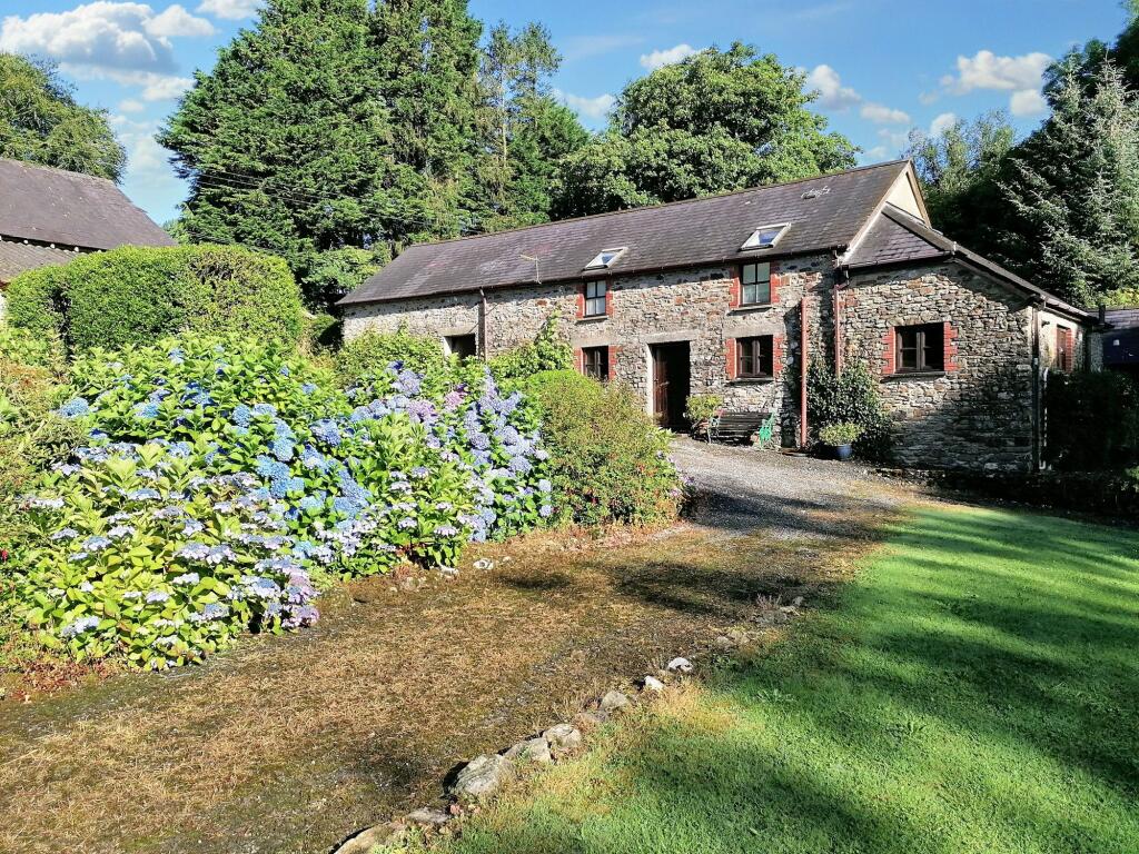 Main image of property: Bwthyn Teg and Crych-du, Bronwydd Arms, Carmarthen, SA33 6HN