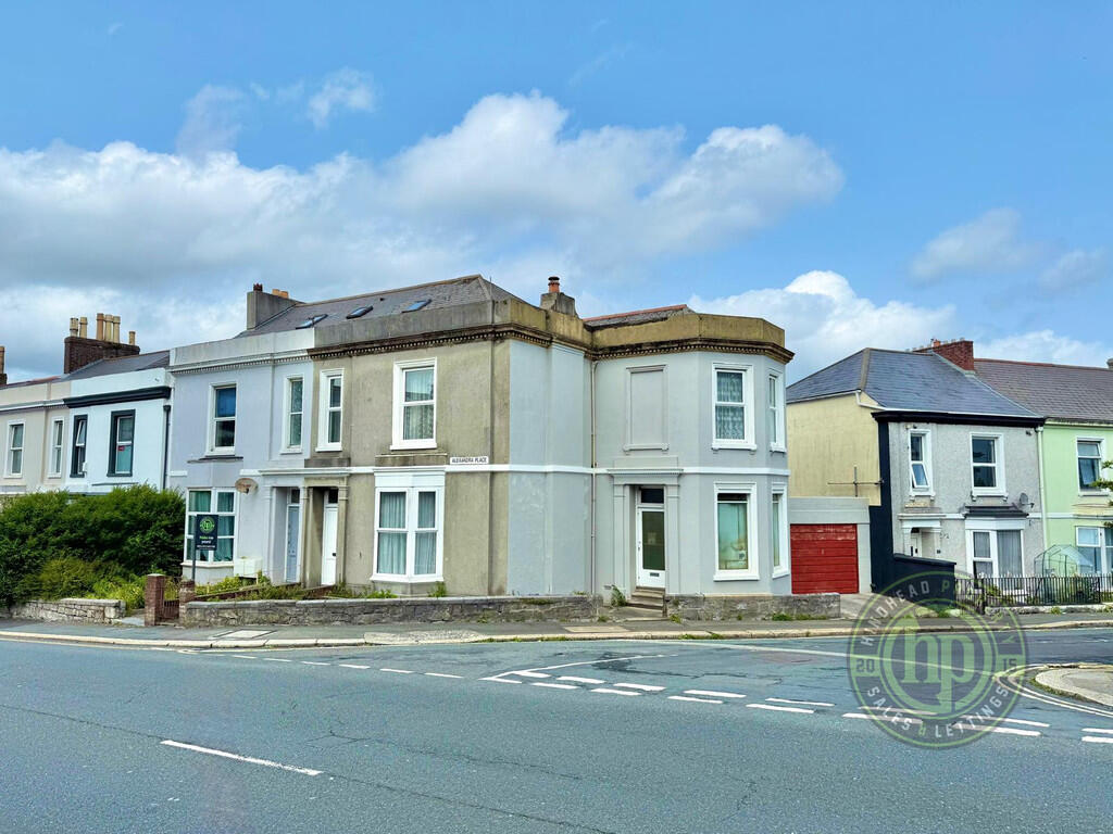 5 bedroom end of terrace house