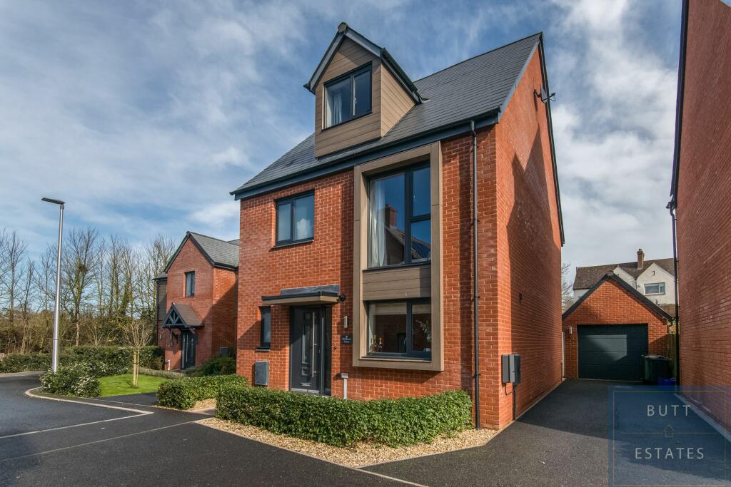 4 bedroom detached house for sale in Plover Close, Exeter, EX3