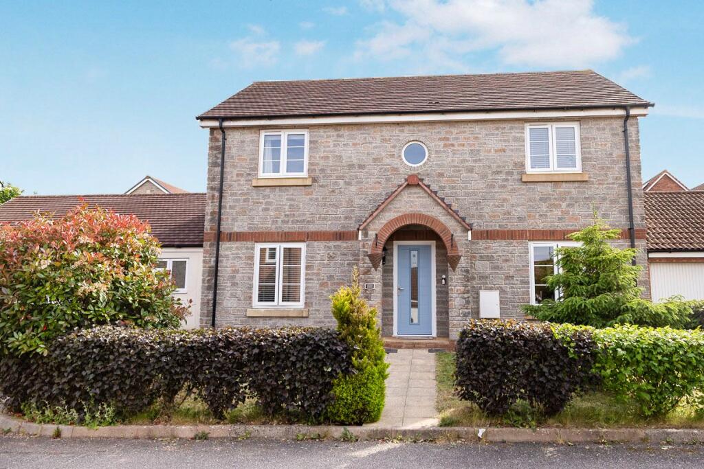 4 bedroom detached house