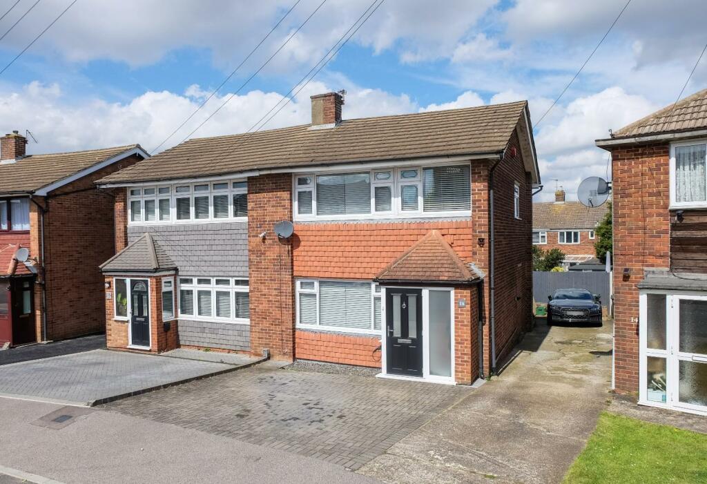 3 bedroom semidetached house for sale in Fleet Estate, Dartford, DA2