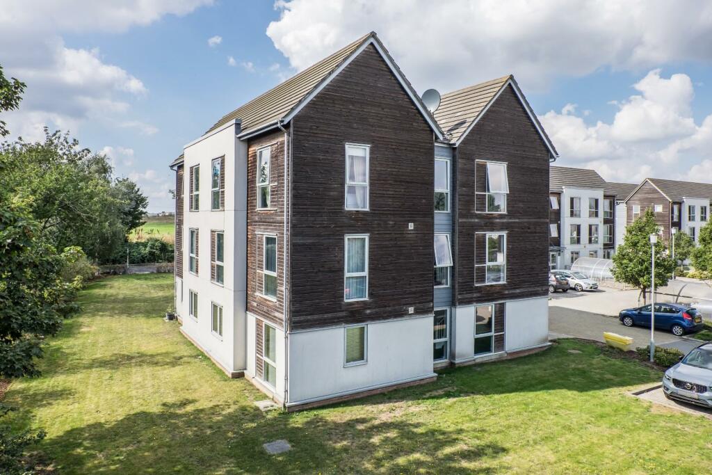 2 bedroom flat for sale in Dulcie Close, Greenhithe, DA9