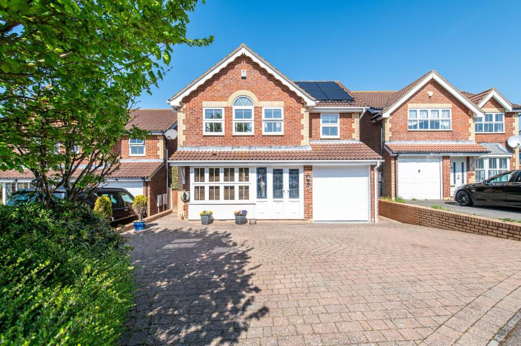 5 bedroom detached house