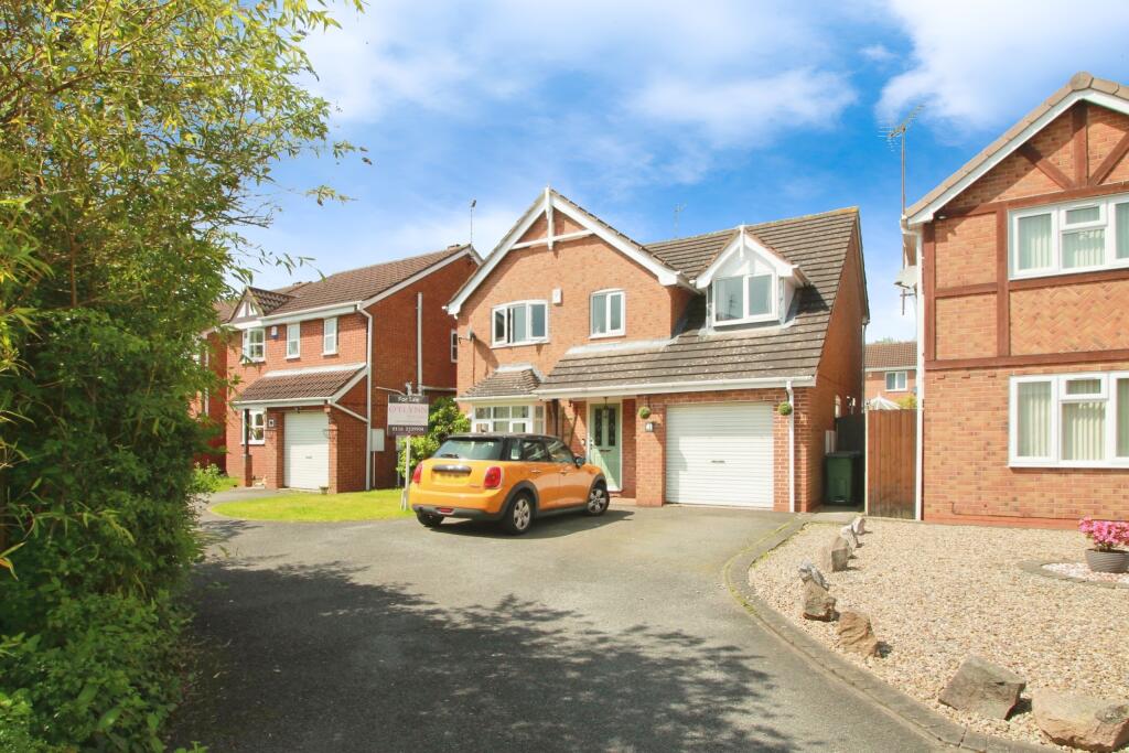 4 bedroom detached house for sale in Sword Close, Glenfield, Leicester, Leicestershire, LE3