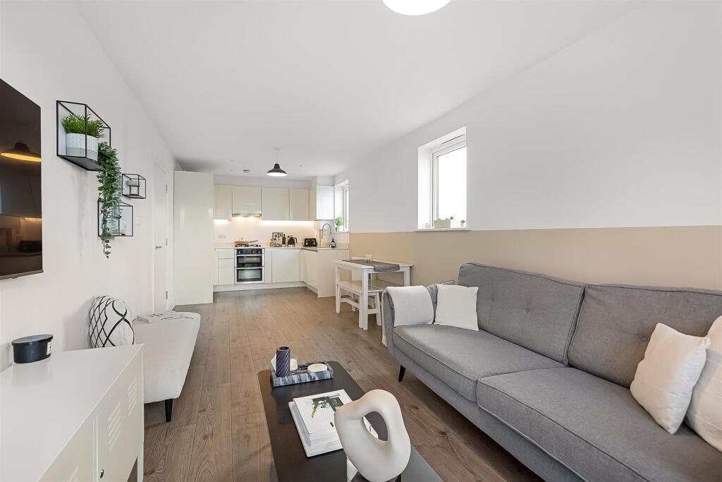 Additional property image - Station Road, Whyteleafe