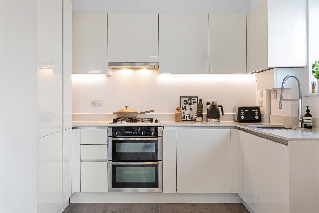Additional property image - Station Road, Whyteleafe