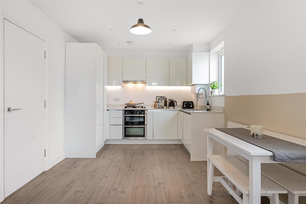 Additional property image - Station Road, Whyteleafe