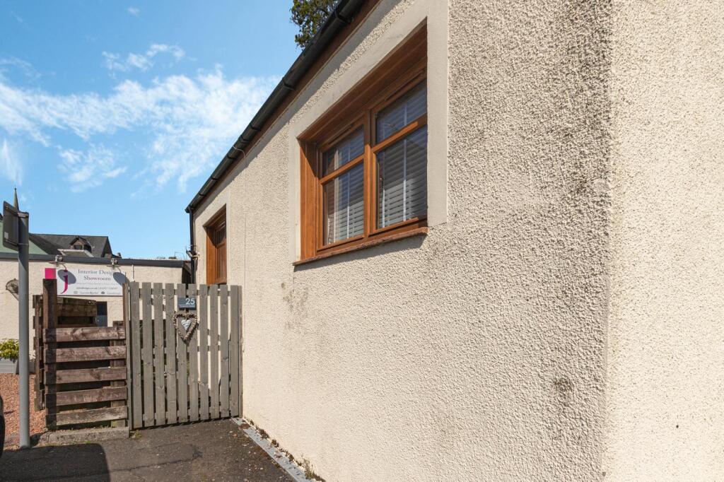 Main image of property: Flat 2, 25 Common Green, Strathaven, Lanarkshire