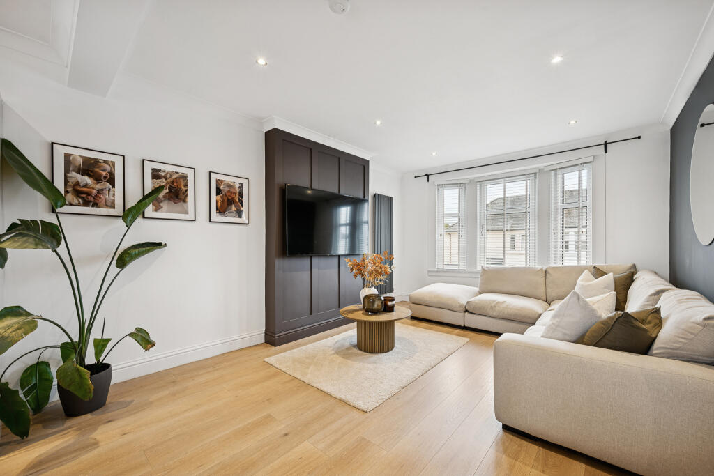 Main image of property: Carlibar Avenue, Glasgow, G13 4RG