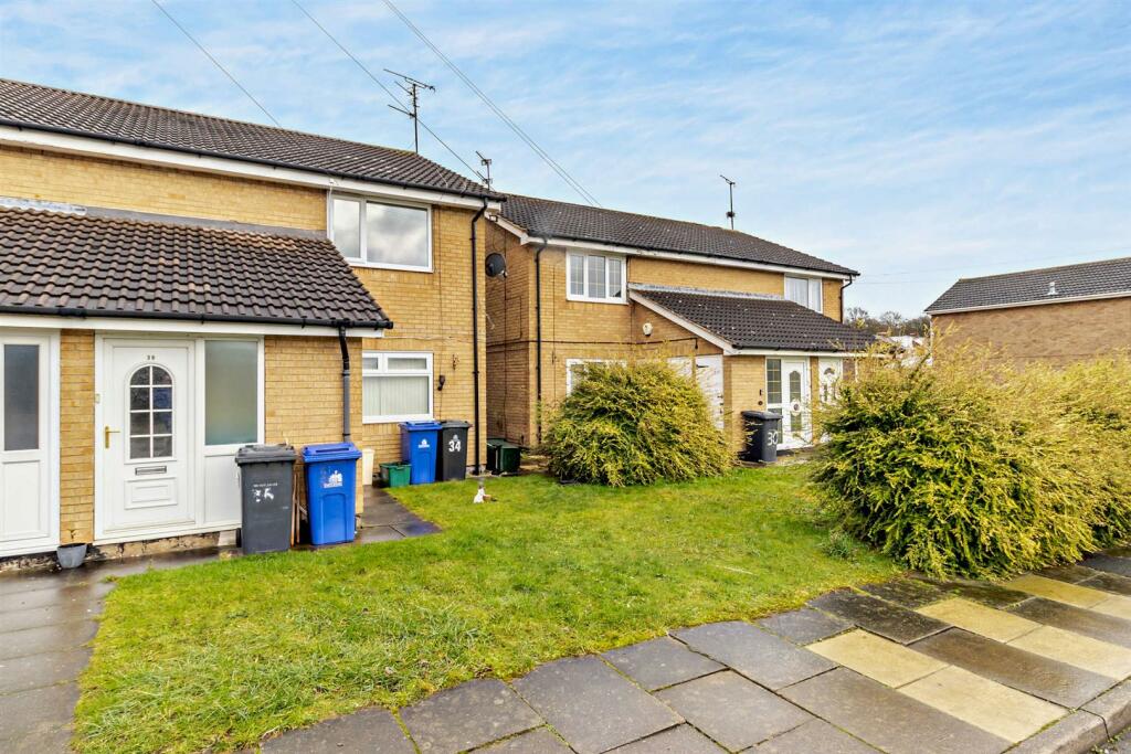 2 bedroom flat for sale in Gayton Close, Balby, Doncaster, DN4