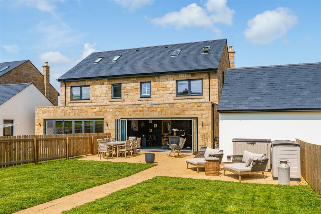 4 bedroom semidetached house for sale in Arthurs Place, Castle Carrock