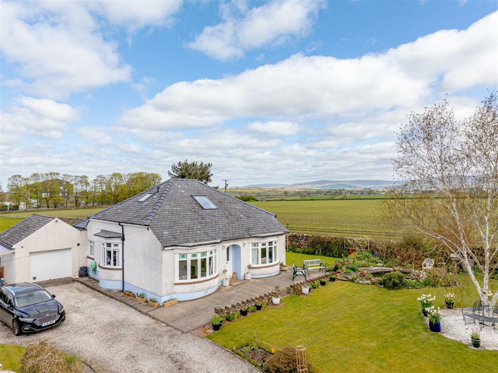 3 bedroom detached bungalow