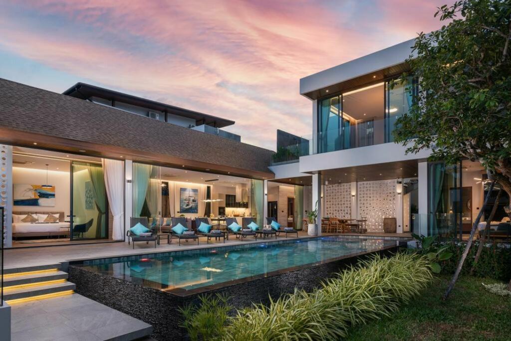 4 bedroom villa for sale in Phuket, Thailand