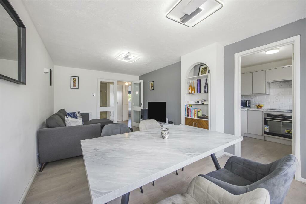 2 bedroom flat for sale in Kenwyn Road, Dartford, DA1