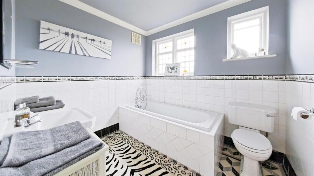Additional property image - Park Crescent, Erith