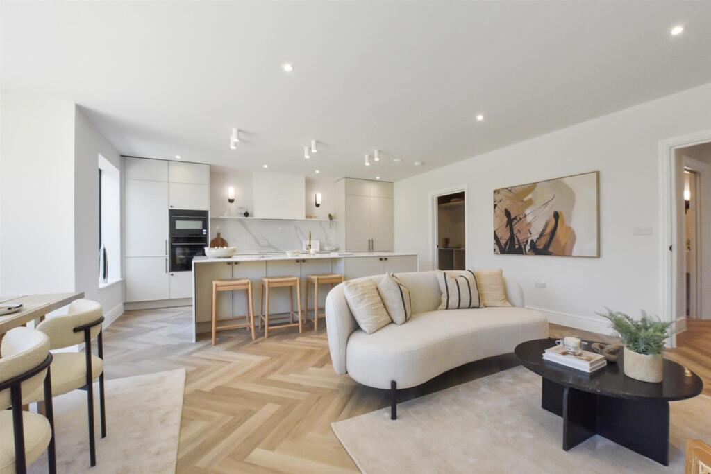Main image of property: The White House, London Road, Southborough, Tunbridge Wells