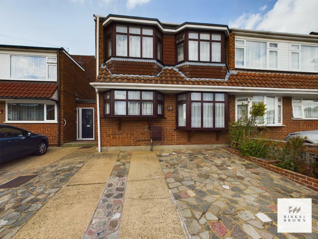 4 bedroom semidetached house for sale in Brampton Close, Stanford Le
