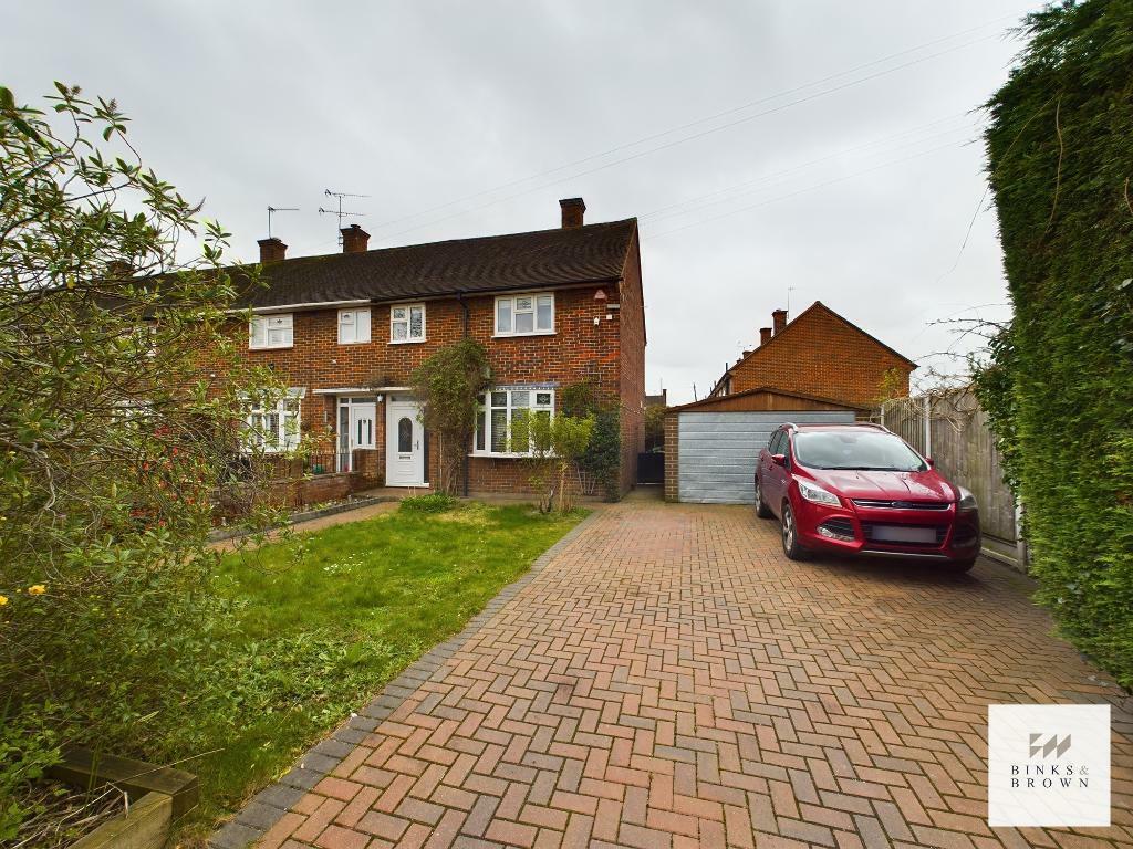 3 bedroom end of terrace house for sale in Foyle Drive, South Ockendon