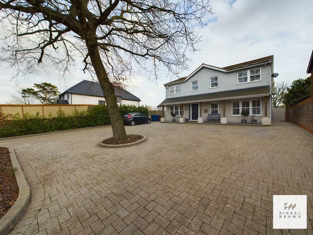 5 bedroom detached house for sale in Branksome Avenue, Stanford Le Hope