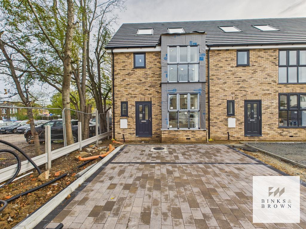 Main image of property: Giffords Cross Road, Corringham, Essex, SS17 7QQ