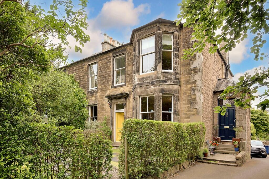 4 bedroom flat for sale in Newbattle Road, Eskbank, Dalkeith, EH22