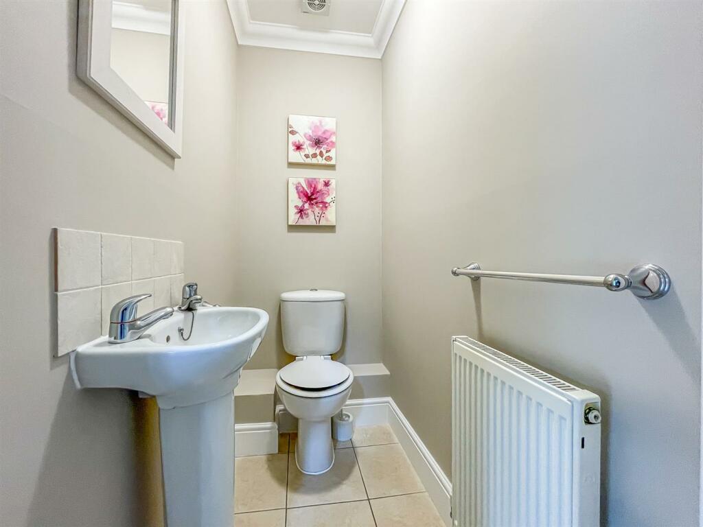 4 bedroom detached house for sale in Trinity Close, Rayleigh, SS6