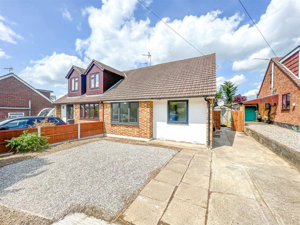 2 bedroom semidetached bungalow for sale in Kendal Close, Hullbridge