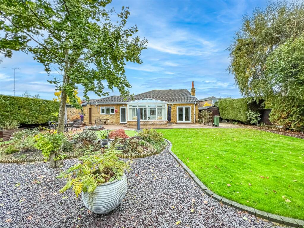3 bedroom detached bungalow for sale in Branksome Avenue, Hockley, SS5