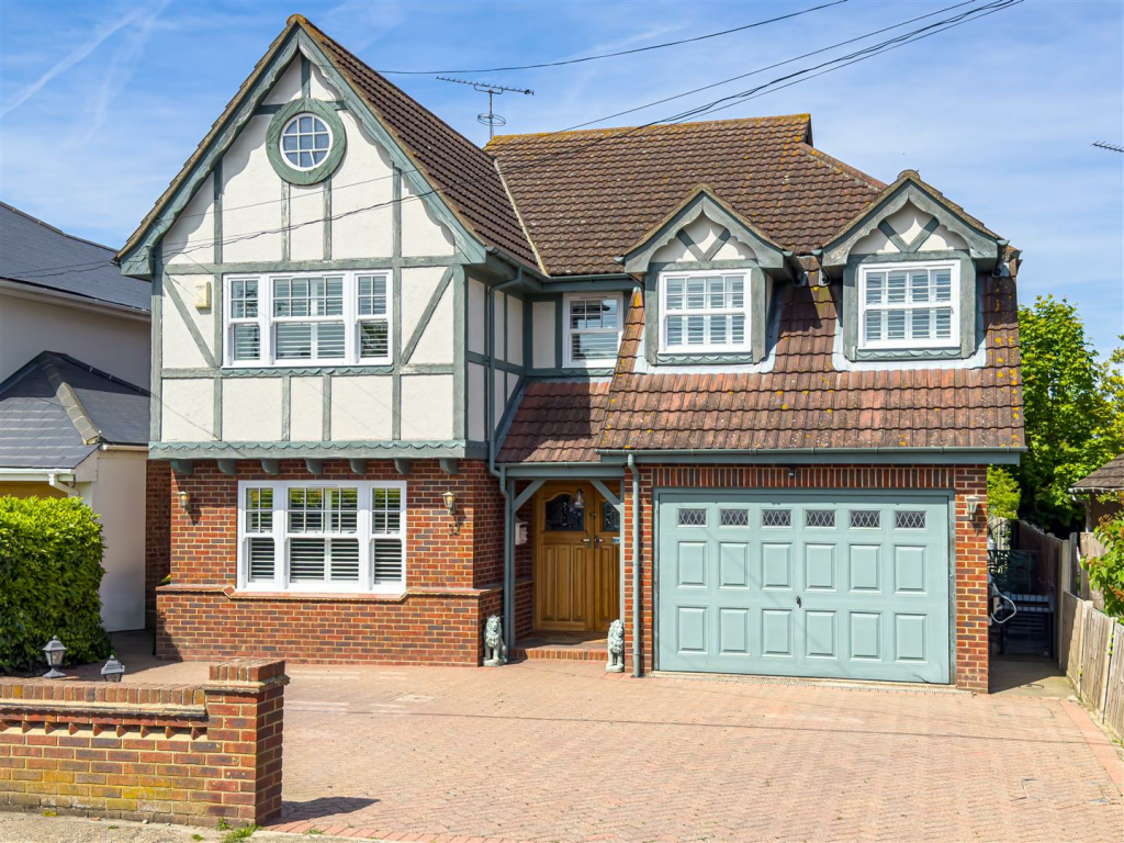 5 bedroom detached house for sale in Grasmere Avenue, Hullbridge