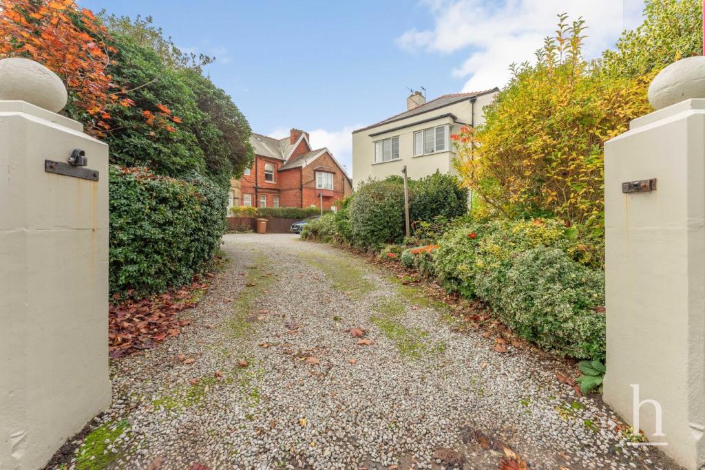 2 bedroom apartment for sale in Victoria Road, West Kirby, CH48