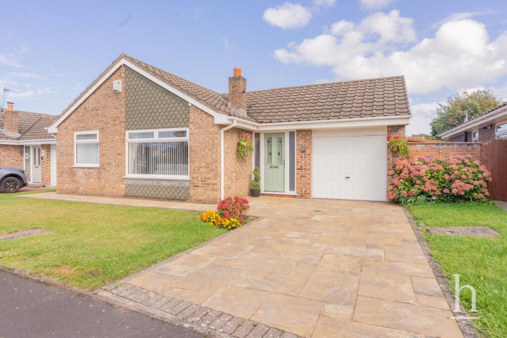 2 bedroom detached bungalow for sale in Birchfield, Saughall Massie, CH46