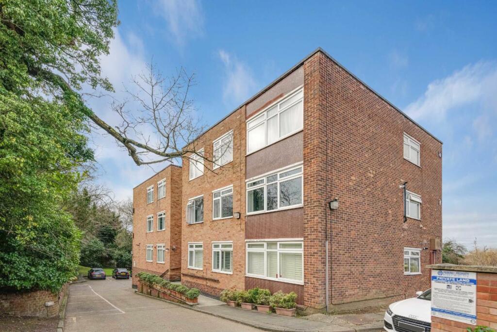 2 bedroom flat for sale in Nether Street, Finchley, N3