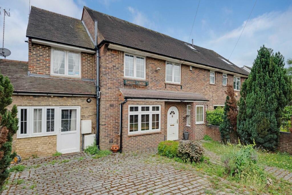 4 bedroom semidetached house for sale in Kingsgate Avenue, Finchley, N3