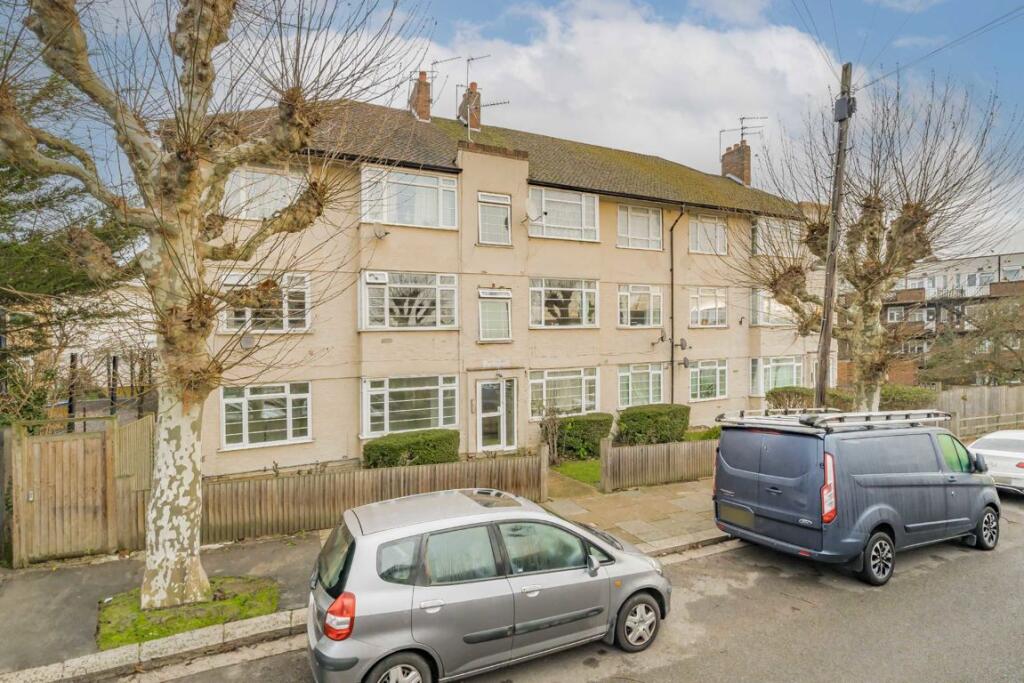 Main image of property: High Road, North Finchley