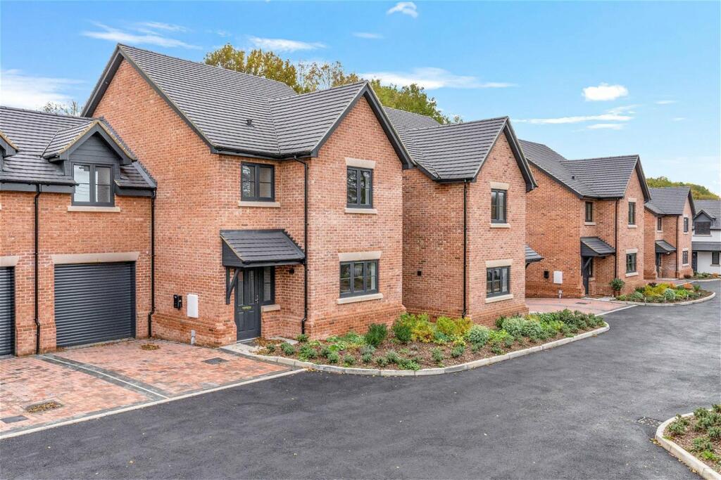 4 bedroom link detached house for sale in The Street, Takeley, CM22