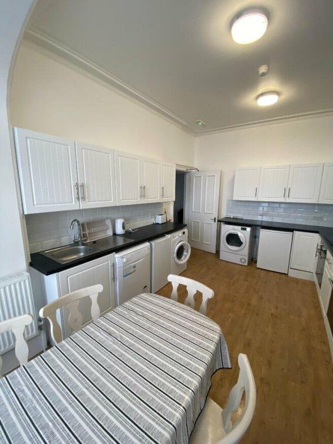 5 bedroom flat for rent in New Road, ME1