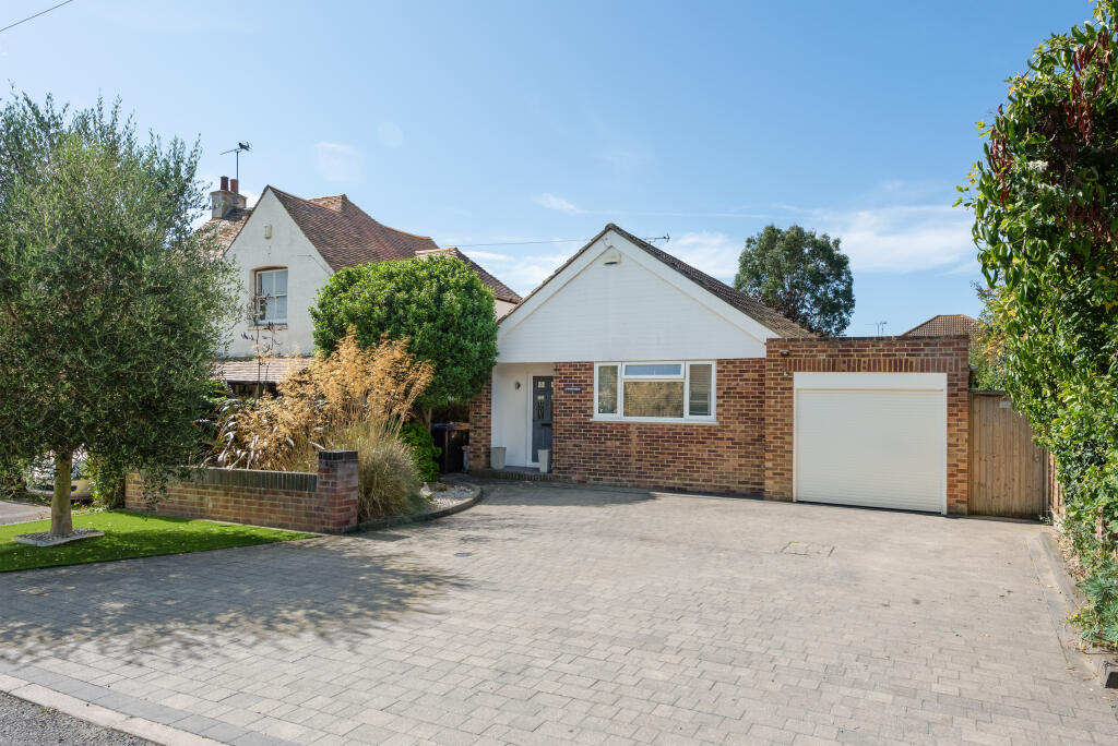 2 bedroom detached bungalow for sale in Lismore Road, Herne Bay, CT6