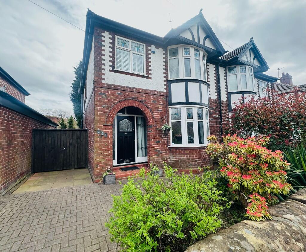 Main image of property: Thelwall New Road, Warrington, Cheshire, WA4