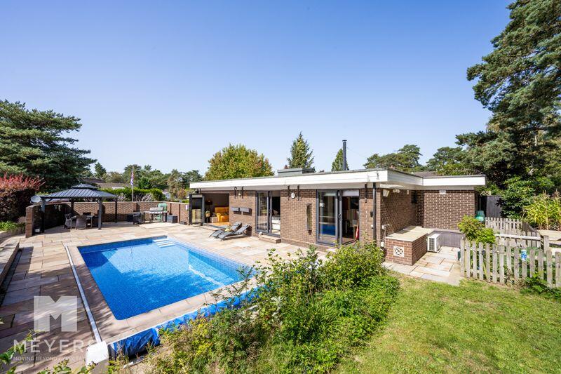 3 bedroom bungalow for sale in Ashley Park, Ashley Heath, Ringwood