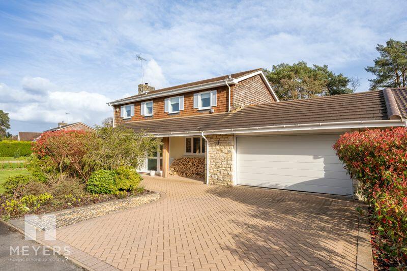 4 bedroom detached house for sale in Grosvenor Close, Ashley Heath