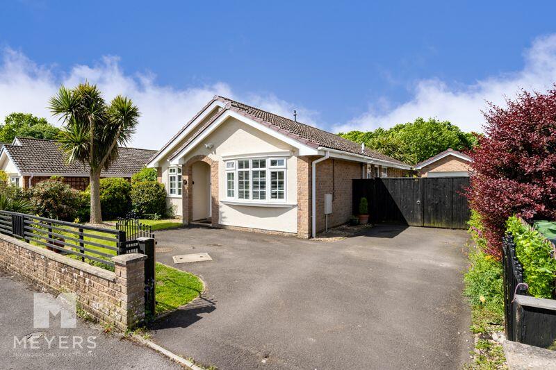 2 bedroom bungalow for sale in Fryers Road, Three Legged Cross, Dorset